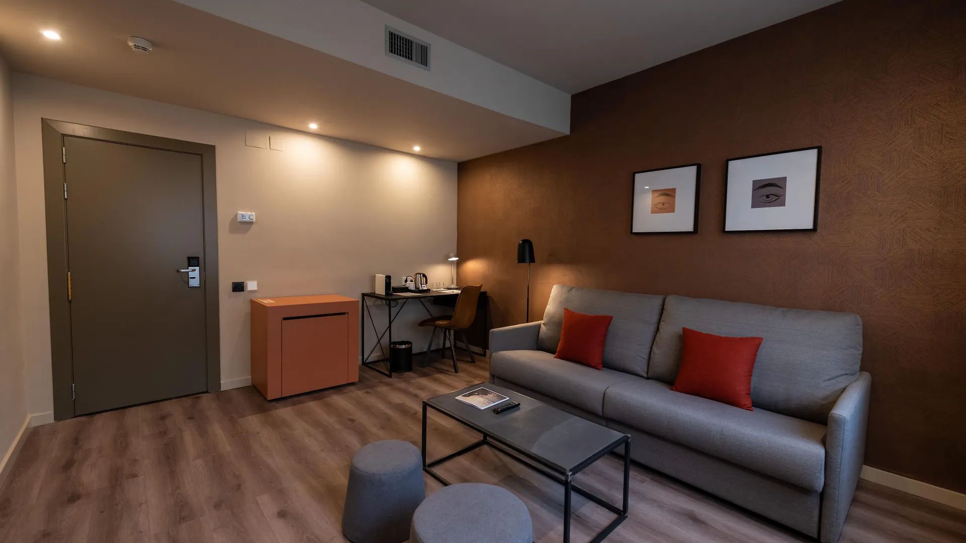 Atenea Rekord Suites Βαρκελώνη 4*,