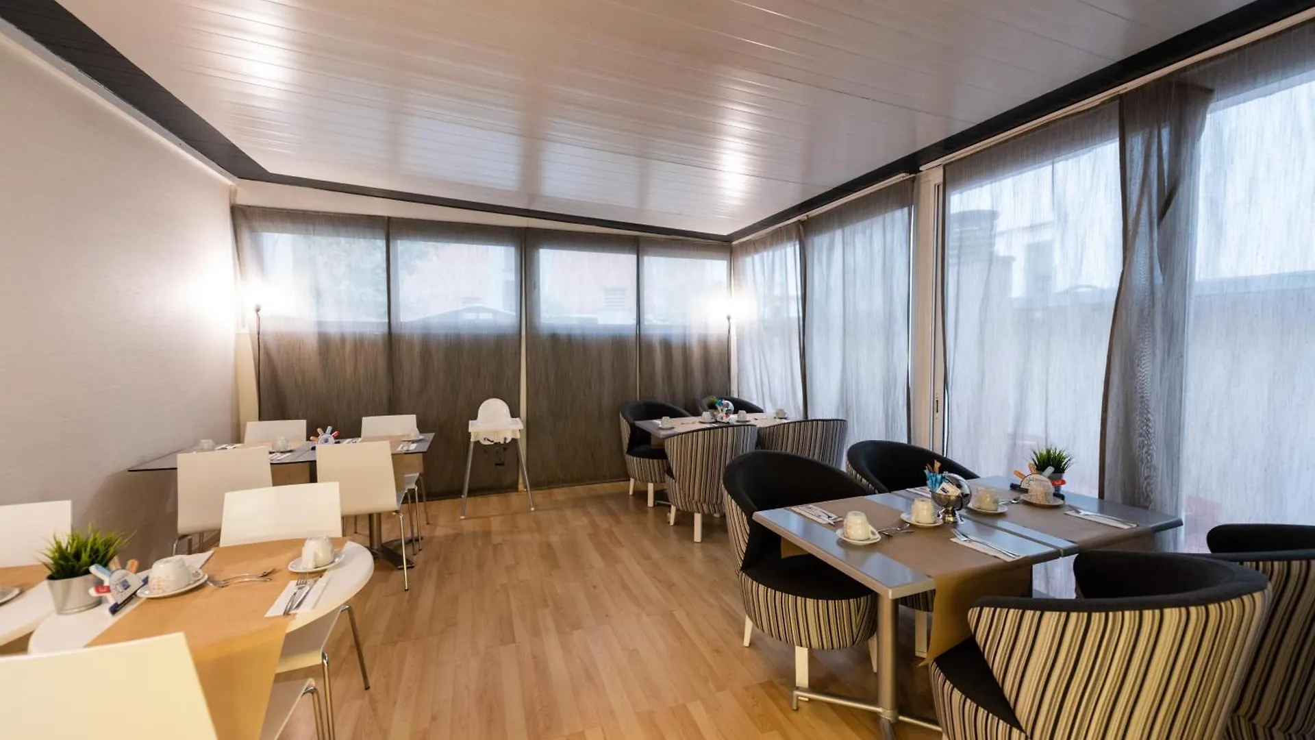 Atenea Rekord Suites Barcellona Hotel